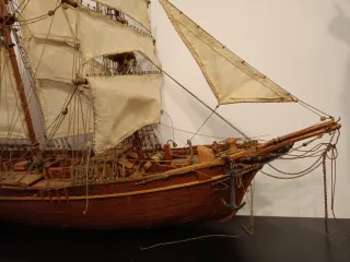 Maqueta antigua de barco velero