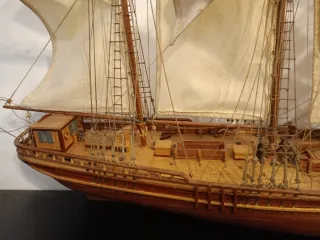 Maqueta antigua de barco velero