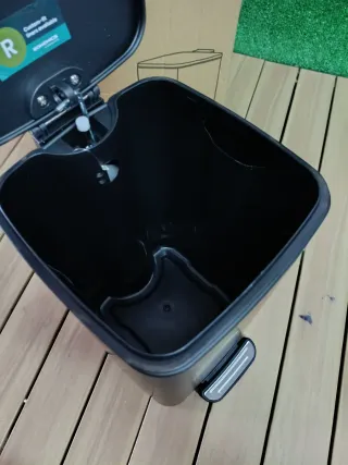 SONGMICS 8 L Cubo Basura Compacta, con Pedal