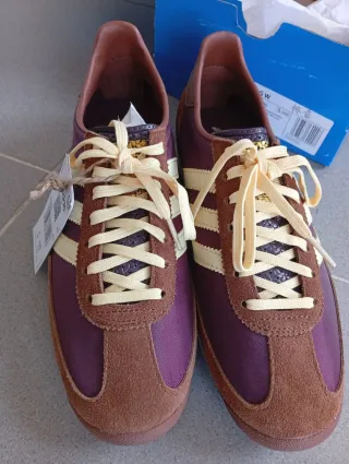 Zapatillas Adi Marrones y Beige