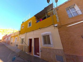 Casa adosada en venta en La Chanca - Pescadería en Almería
