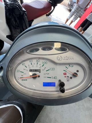 Sym Fiddle 3 125cc Scooter con 2 cascos y maleta