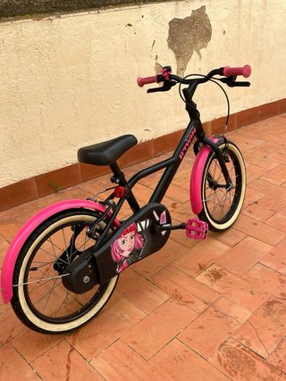 Bicicleta infantil Btwin rosa y negra