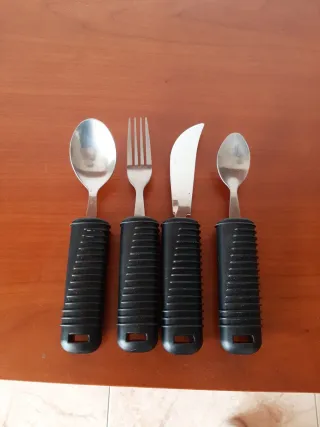 Juego cubiertos adaptados metal/plástico