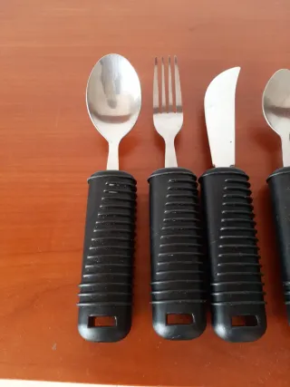 Juego cubiertos adaptados metal/plástico