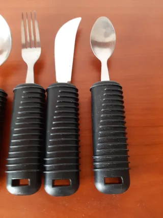 Juego cubiertos adaptados metal/plástico