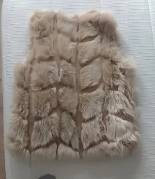 Chaleco de piel beige