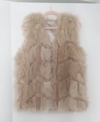 Chaleco de piel beige