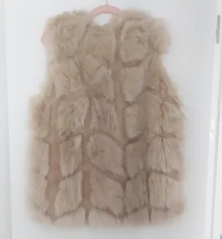 Chaleco de piel beige
