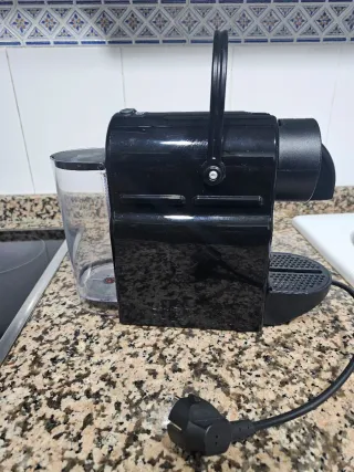 Cafetera Nespresso Negra