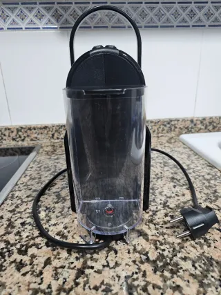 Cafetera Nespresso Negra
