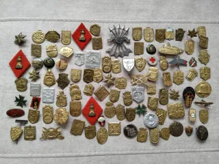 Lote de Insignias Militares y Condecoraciones