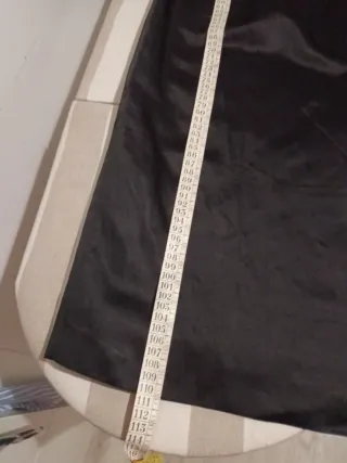 Vestido Negro Fiesta tiene un cinturón