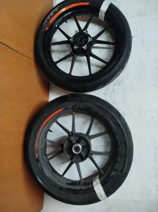 Llantas KTM Duke 125 (2018)