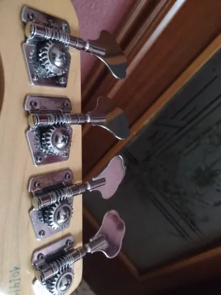 Clavijeros Bajo Harley Benton