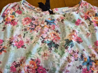 Maglia Bershka floreale  taglia M