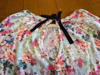 Maglia Bershka floreale  taglia M