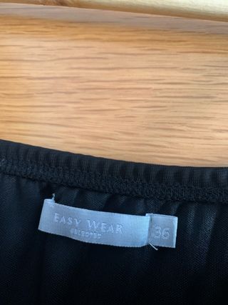 Vestido de fiesta negro con pedrería