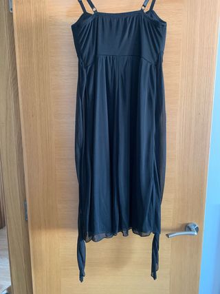 Vestido de fiesta negro con pedrería