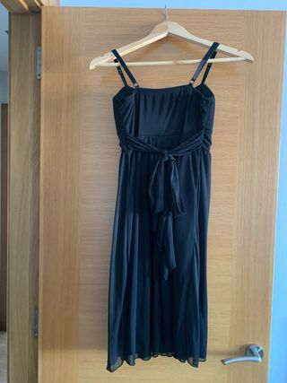 Vestido de fiesta negro con pedrería