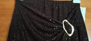 Falda marrón chocolate con etiqueta