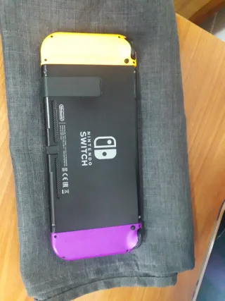 Nintendo Switch Morado y Amarillo