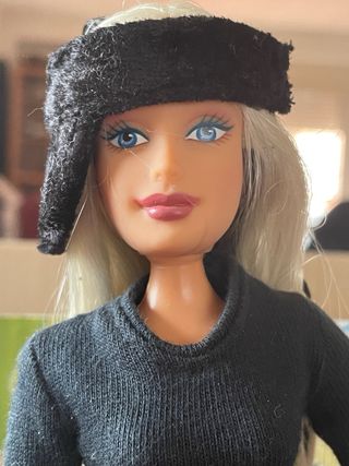 Muñeca Barbie Flavas Happy D Tracksuit