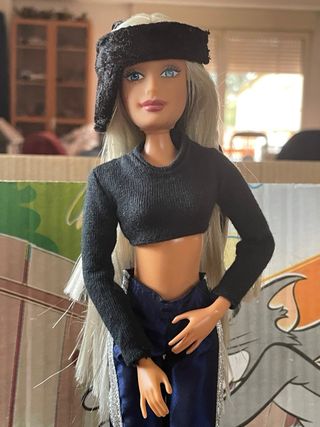 Muñeca Barbie Flavas Happy D Tracksuit