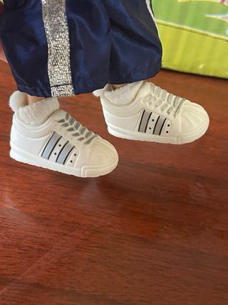 Muñeca Barbie Flavas Happy D Tracksuit