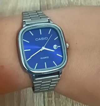 Reloj Casio Cuadrado Azul y Plateado