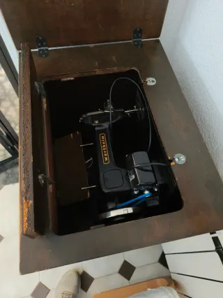 Máquina de coser Wertheim motorizada