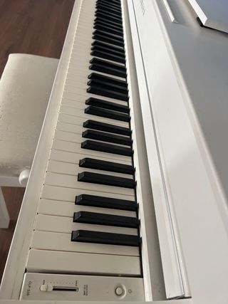 Piano Digital Yamaha Clavinova CLP-535 PE blanco