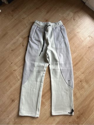 Conjunto Nike Tech Fleece Gris