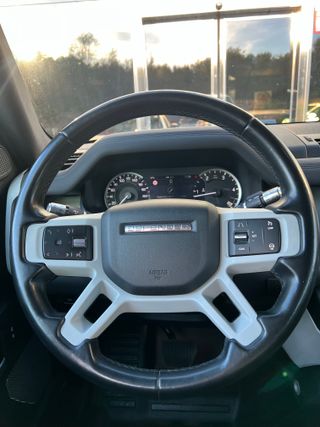 LAND-ROVER Defender 2.0 D200 SD4 SE Auto 4WD