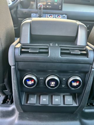 LAND-ROVER Defender 2.0 D200 SD4 SE Auto 4WD