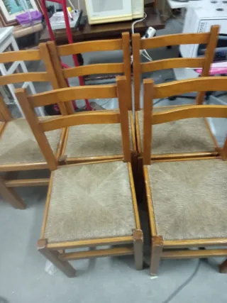 7 Sillas de Madera y Esparto no sé envia