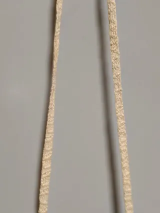 Bolso de hombro beige de malla