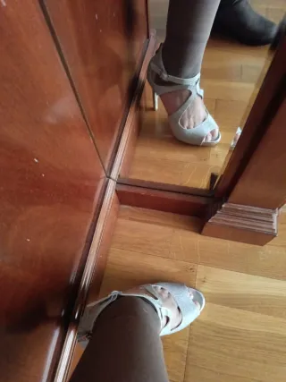 Zapatos de tacón plateados brillantes talla 38