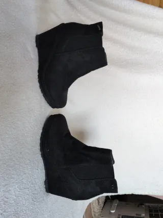 Botines MTNG tacón cuña negro