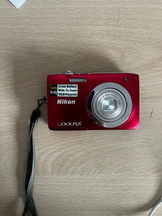 Cámara Digital Nikon Coolpix Roja