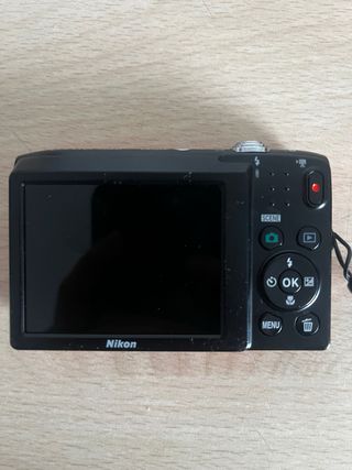 Cámara Digital Nikon Coolpix Roja