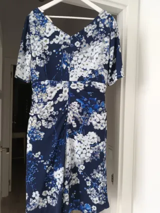 Vestido azul y blanco floral