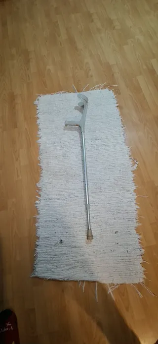 Maleta de metal con mango de plastico