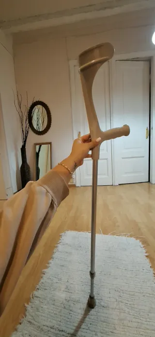 Maleta de metal con mango de plastico