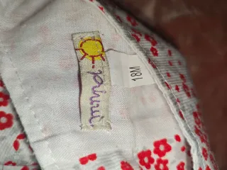 Vestido floral blanco y rojo 18m