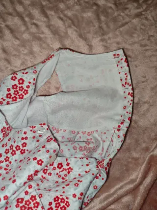 Vestido floral blanco y rojo 18m