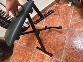 Organo RockJam RJ660 con soporte de mesa y silla
