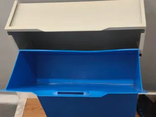 Zapatera azul y blanca de plástico