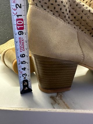 Botas altas beige tacón