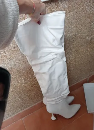 Botas altas beige talla 42